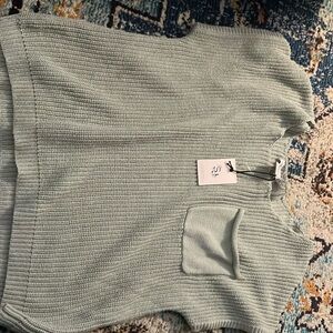 Sincerely Jules short sleeve celery colored sweater. Nwt. M.